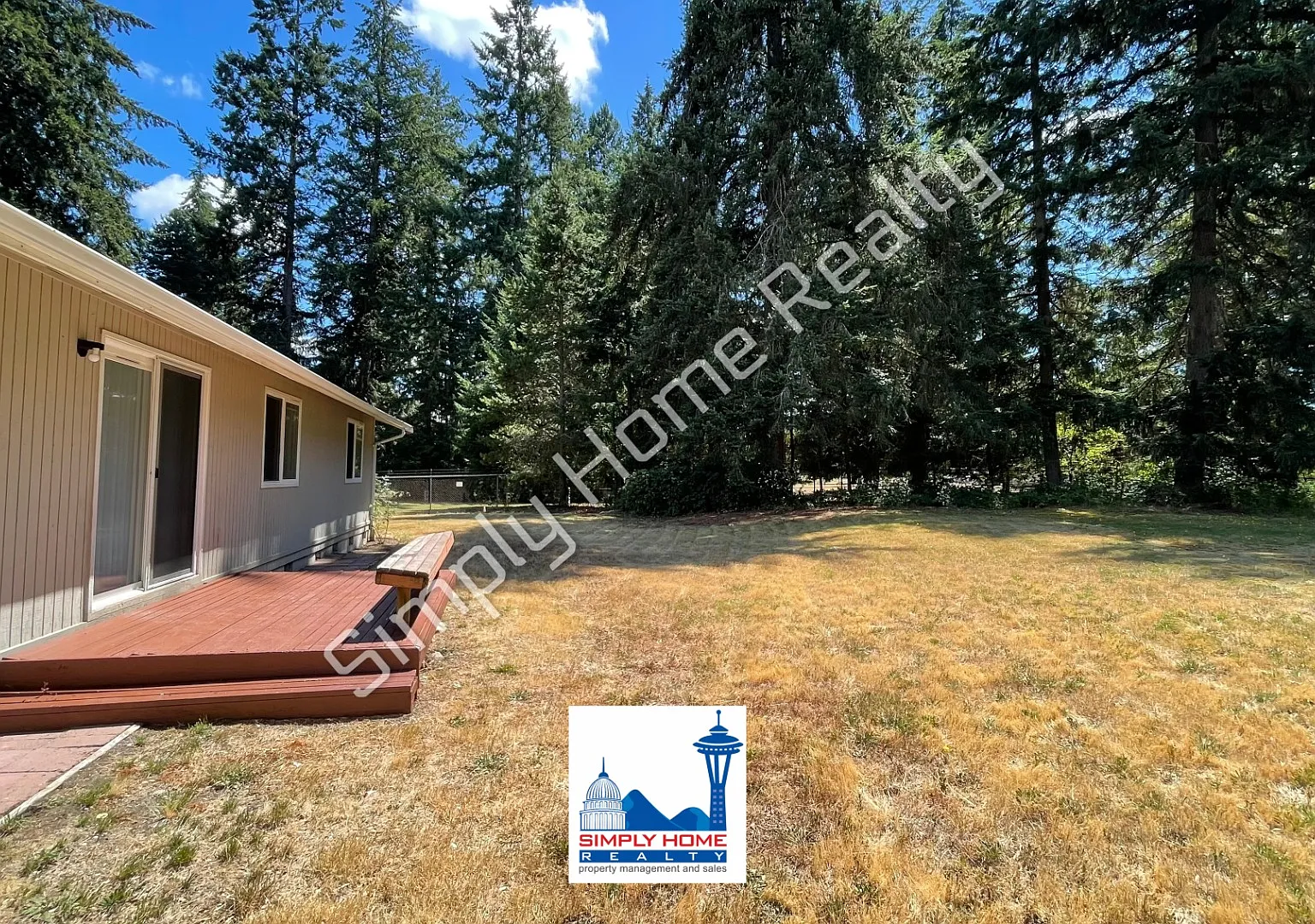 Luxury Duplex Rental With Spacious Backyard — Photo 3