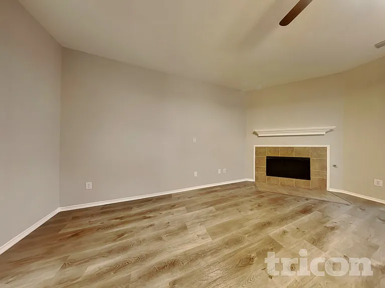 2705 Lynx Ln — Photo 3