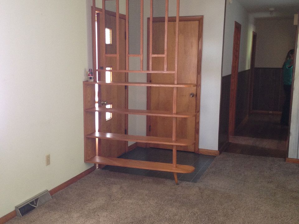 2nd image of 811 Potomac Ave