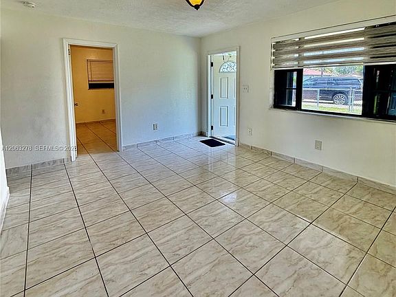5th image of 10442 SW 180th St