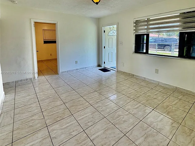 10442 SW 180th St — Photo 5