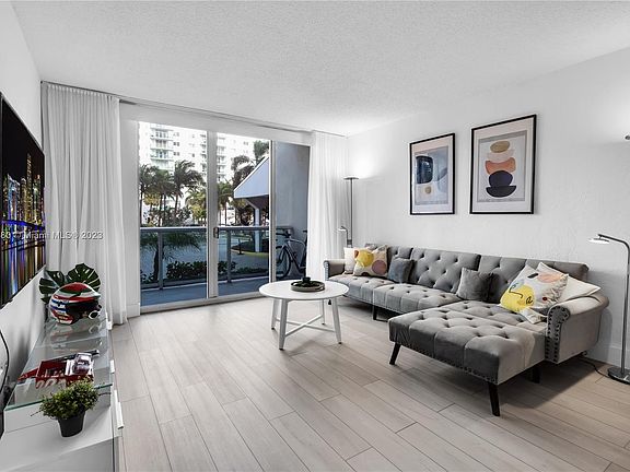 4th image of 19390 Collins Ave APT 118