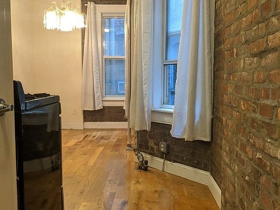 2nd image of 113 Henry St APT 11