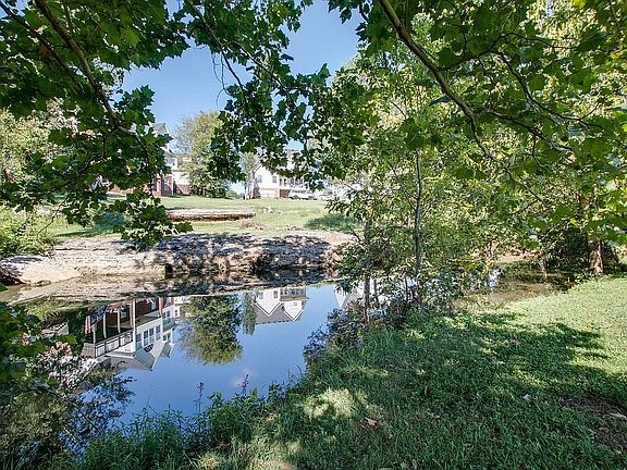3rd image of 3431 Lakebrook Dr