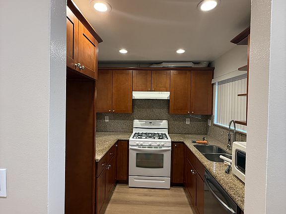 2nd image of 810 W Dryden St APT 2