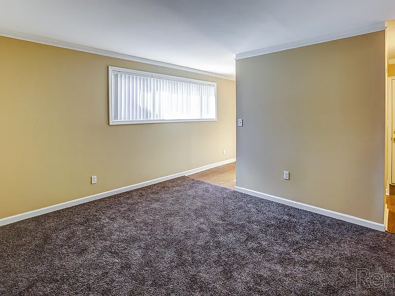 Bloomfield Apartments — Photo 17