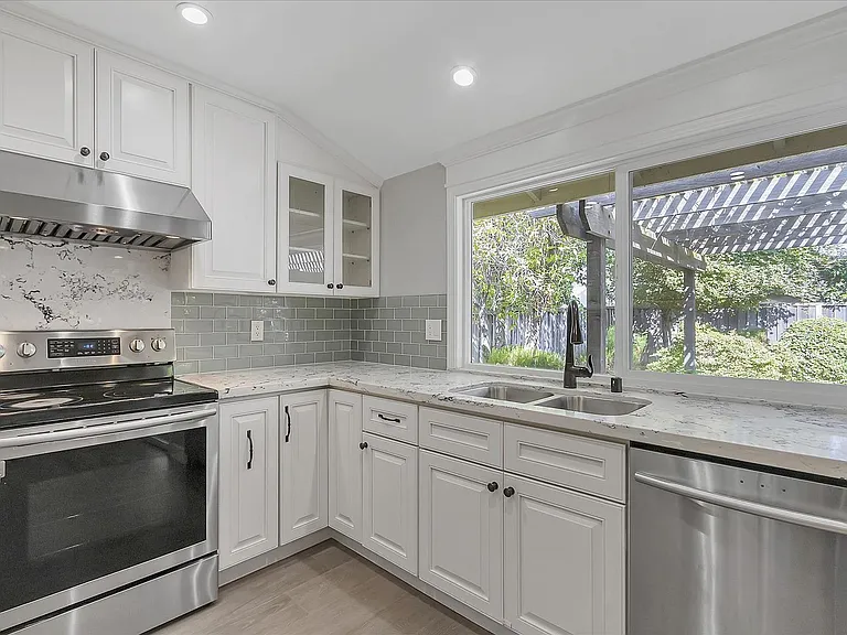 821 Figwood Ct — Photo 18