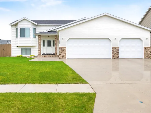 4809 43rd St S, Fargo, ND 58104