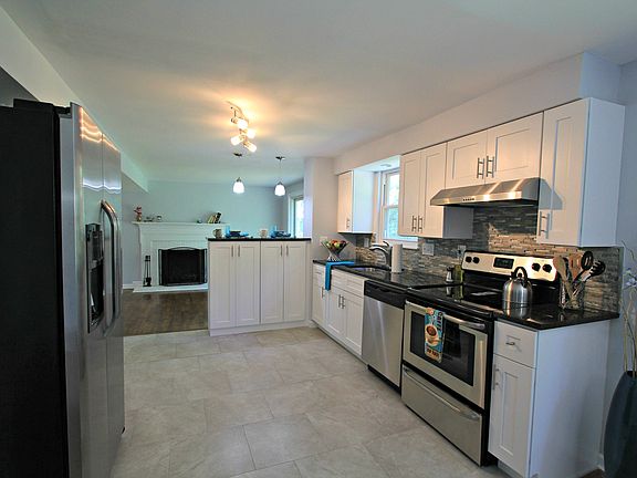 4th image of 1405 Lincoln Woods Dr