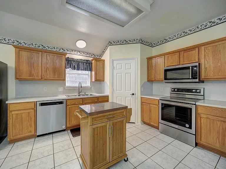 1129 Cupertino St — Photo 4