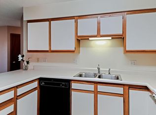 203 5th St APT 11, Coralville, IA 52241