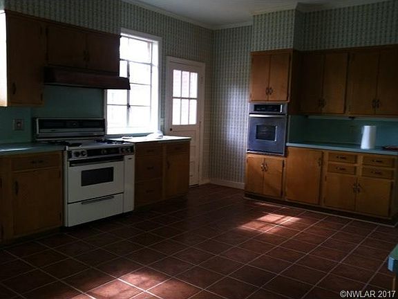 5th image of 705 Azalea Dr
