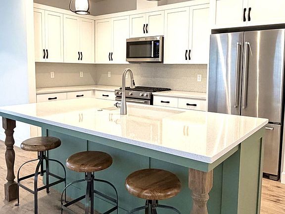 5th image of 1005 E Horse Back Trl