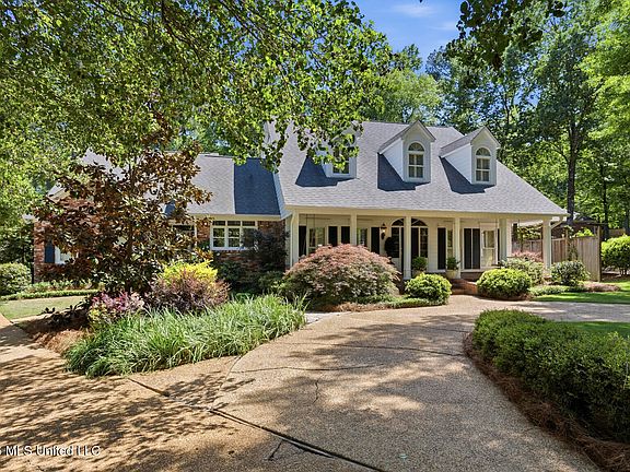 3rd image of 428 Autumn Oak Dr