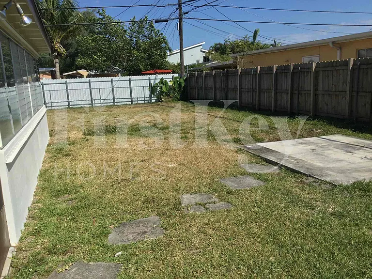 10020 SW 37th St — Photo 25