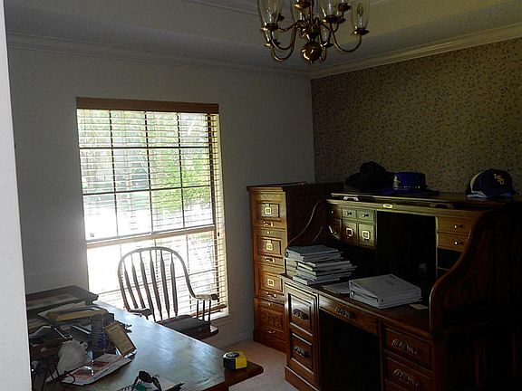5th image of 2226 Windmill Dr