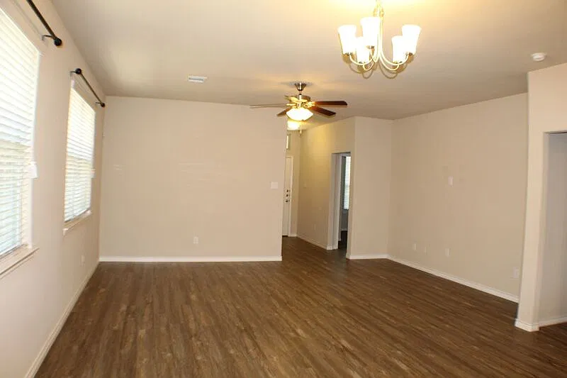 3 bed, 2.0 bath, 1585 sqft, $2,195 — Photo 4