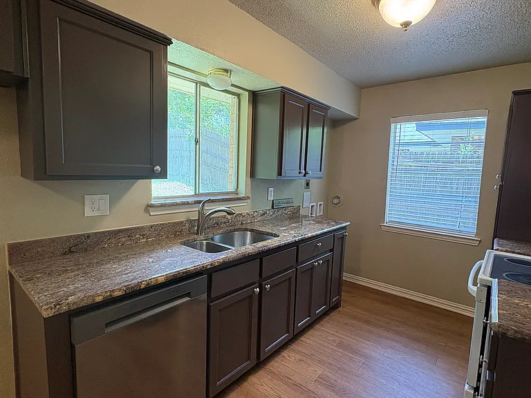 334 Linkwood Dr — Photo 6