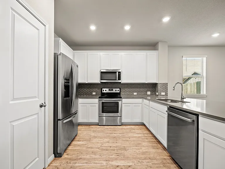 19004 Quebrada Dr — Photo 7