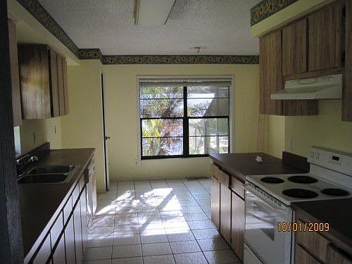 4th image of 16611 Round Oak Dr