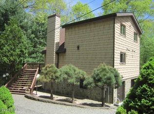 106 Eagle Rock Rd, Lackawaxen, PA 18435