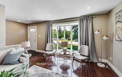 237 Weighton Dr — Photo 3