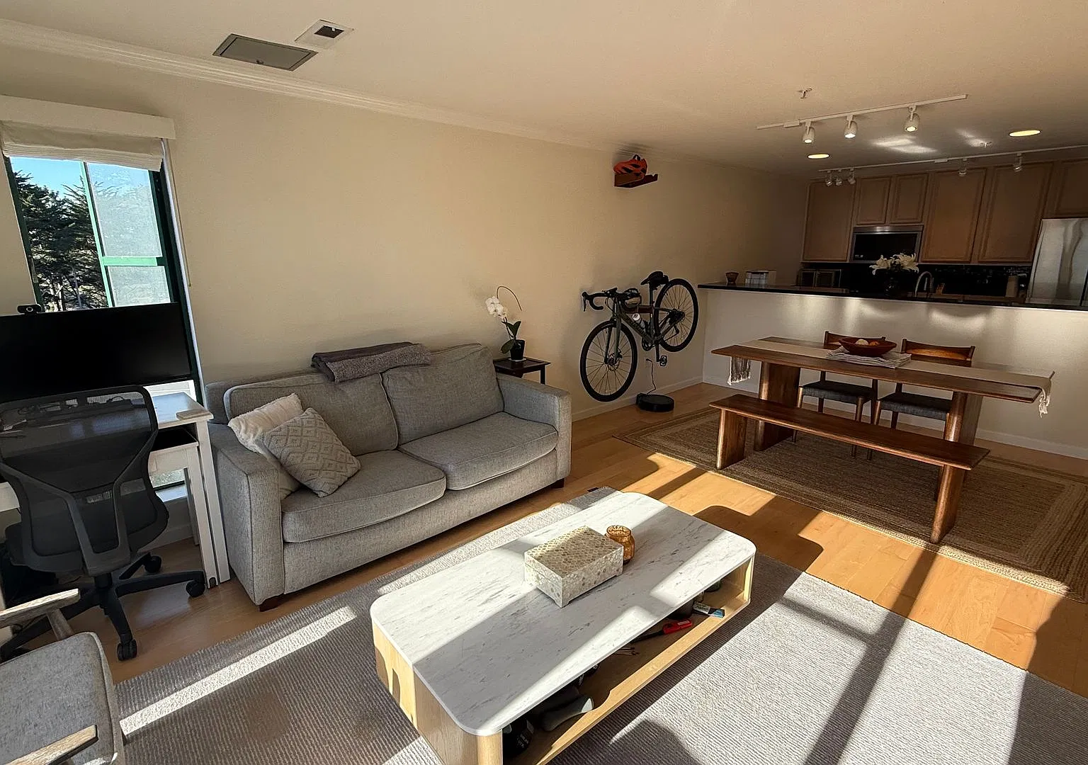 Epic REA - Amazing Spacious Twin Peaks 1 BR/1 BA Condo w/ Garage Parking — Photo 4