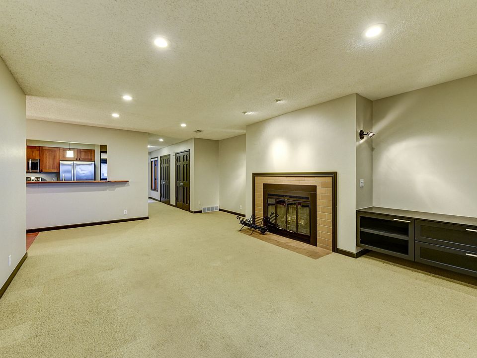 1536 Bradley Living Room