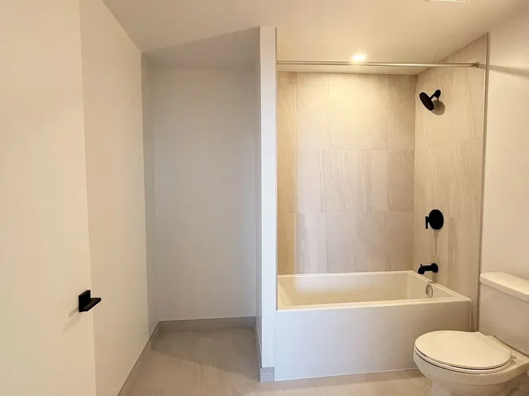 1185 Dupont St #807 — Photo 8