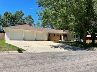 1060 Greenleaf Rd, Owatonna, MN 55060