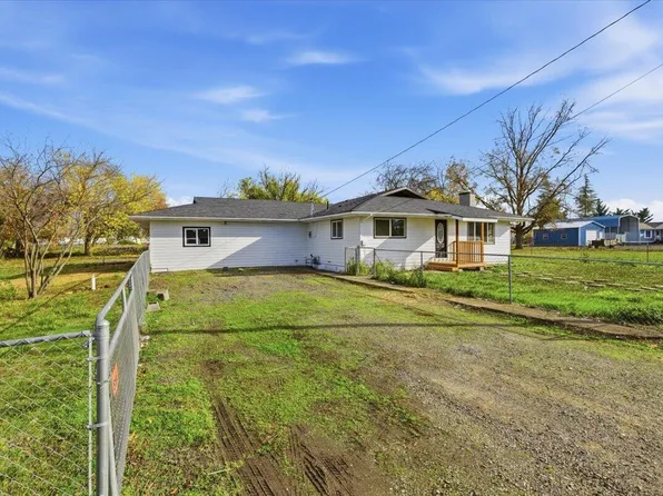 5156 Peace Ln, Central Pt, OR 97502