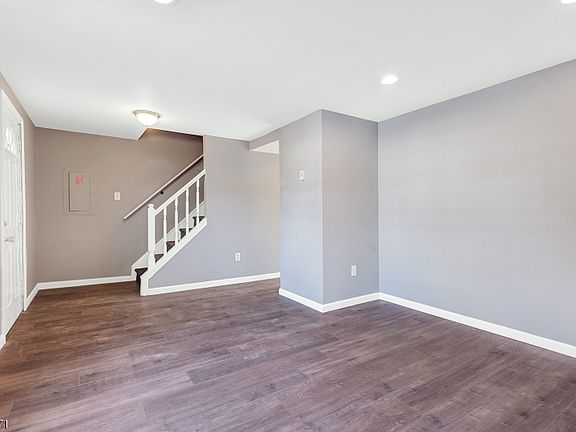 4th image of 81 N Day St #1