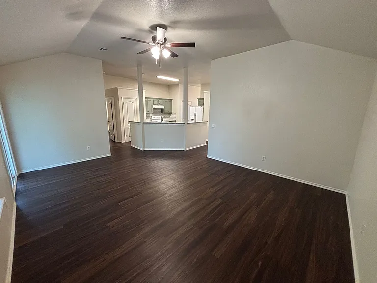 912 Cavecreek St — Photo 3