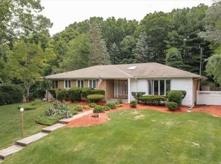 48 Oakside Rd, Smithtown, NY 11787