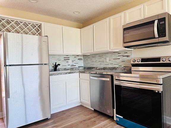 3rd image of 150 Church Rd #17