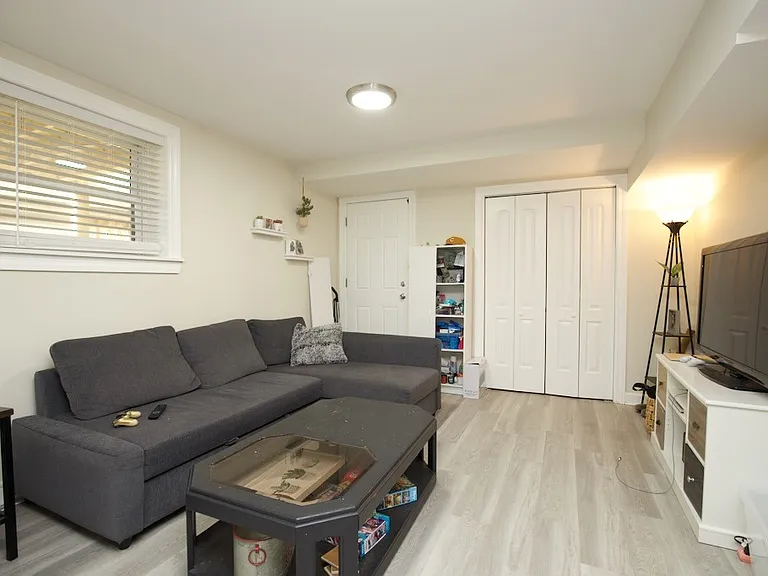732 W Roscoe St #AGN — Photo 7