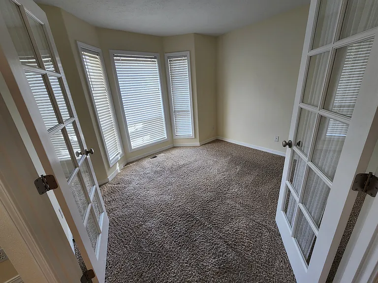 1909 Olympia Ave NW — Photo 5