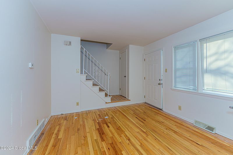 5th image of 29 Commodore Street