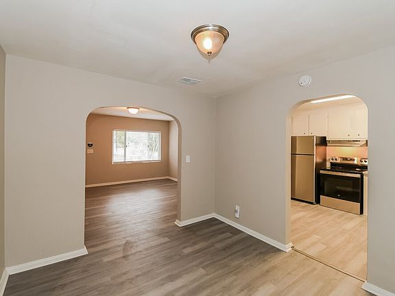5th image of 7203 Greenway Dr