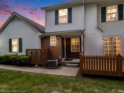 164 Barrington Cir, Lake Orion, MI, 48360