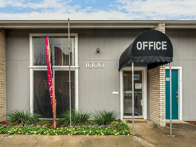 Pinewoods Apartments — Photo 18