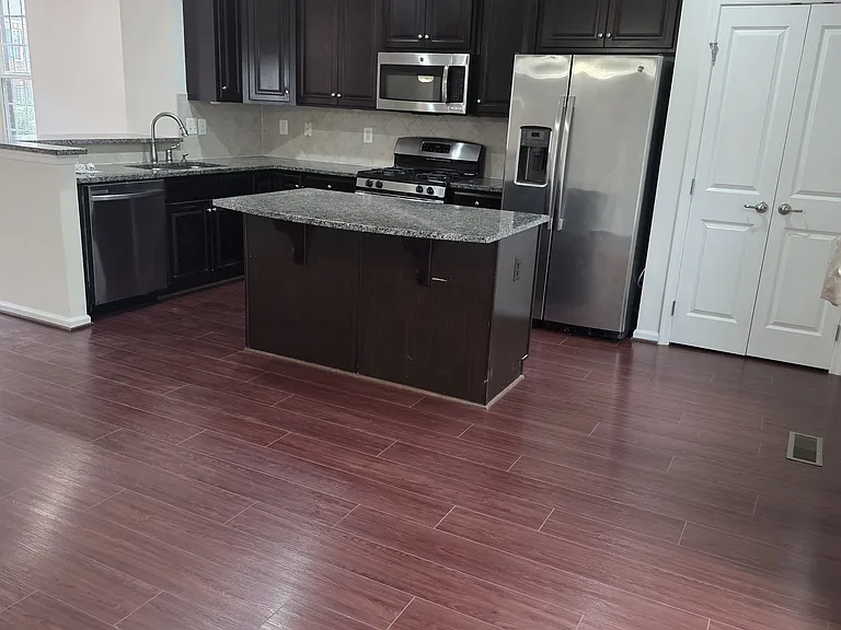 8071 Locust Mill St — Photo 4