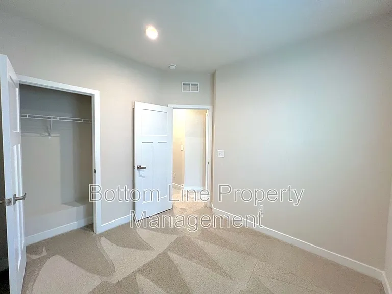 9416 Mallard Mills Dr — Photo 22