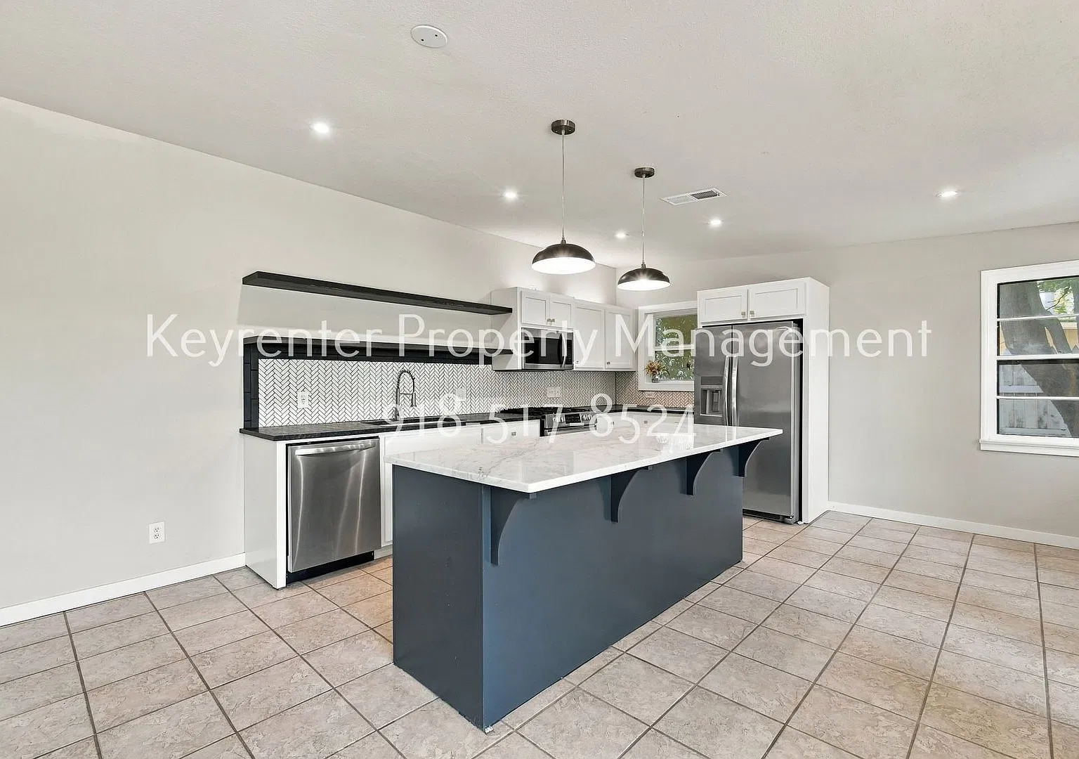 Prime Location! 3 bed/ 2 bath! Close to Riverside & Brookside — Photo 3
