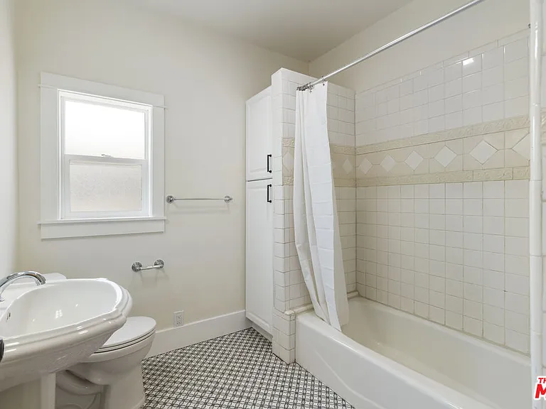 1828 W 41st Pl — Photo 24