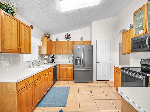 4th image of 202 SW 179th Avenue