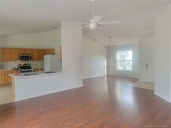 5th image of 1841 SW Starman Ave