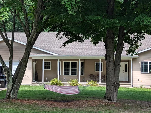 295 E 104th St, Grant, MI 49327
