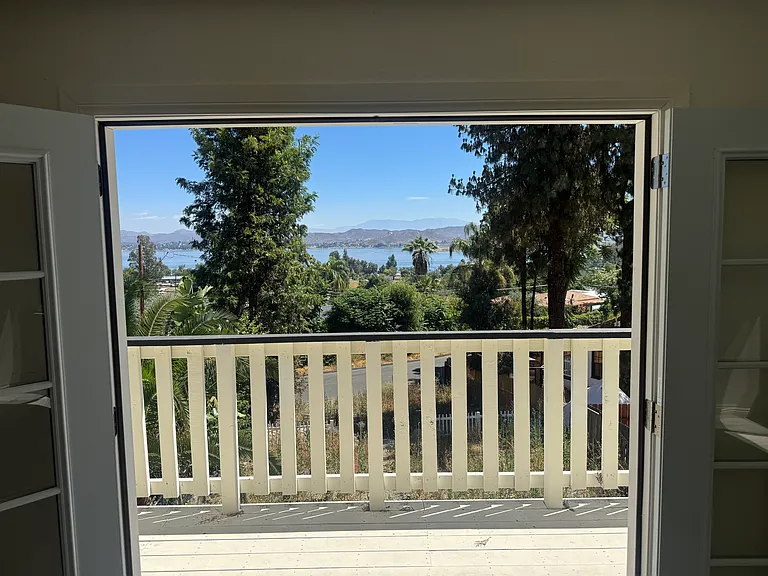 17530 Hayes Ave — Photo 10