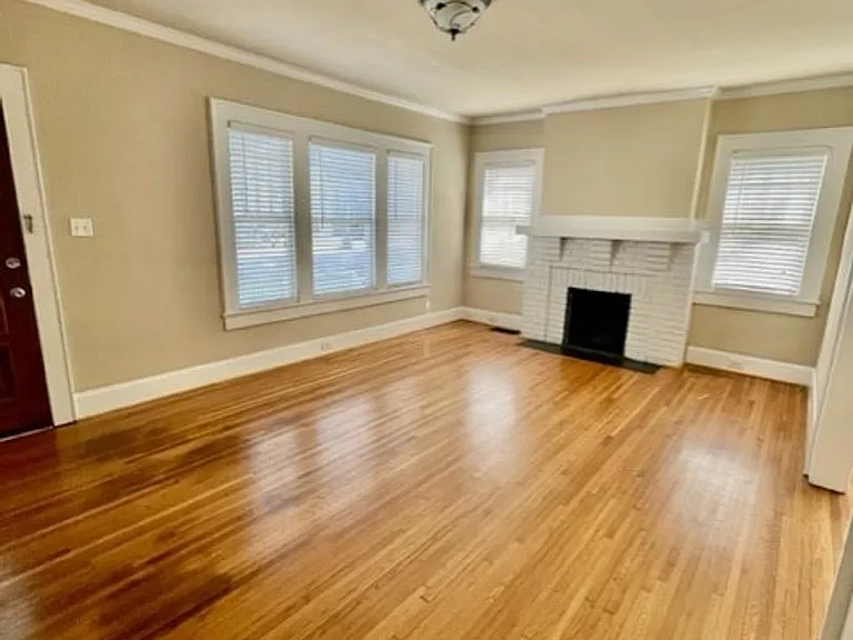 401 Wesley Heights Way — Photo 8
